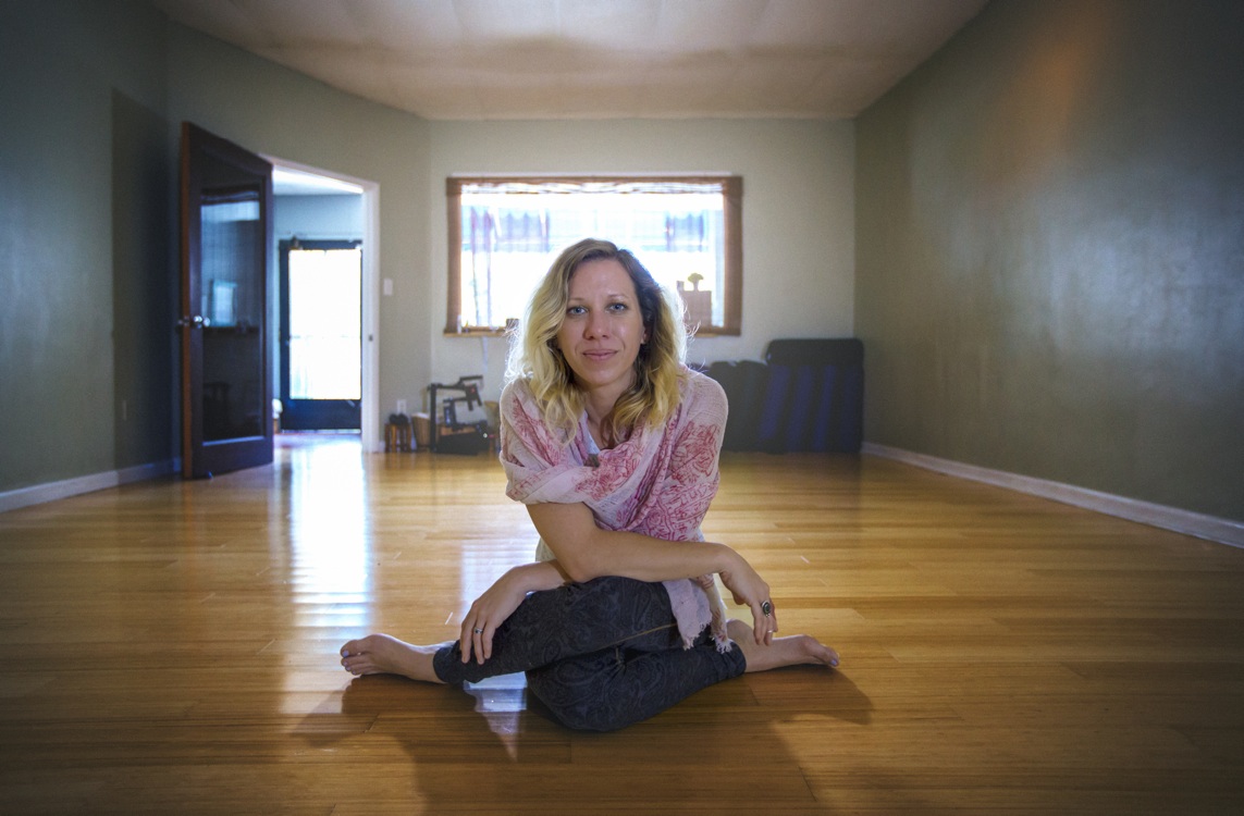 Dori-Thomsen-Bio-Pic-Soluna-Yoga_new-small